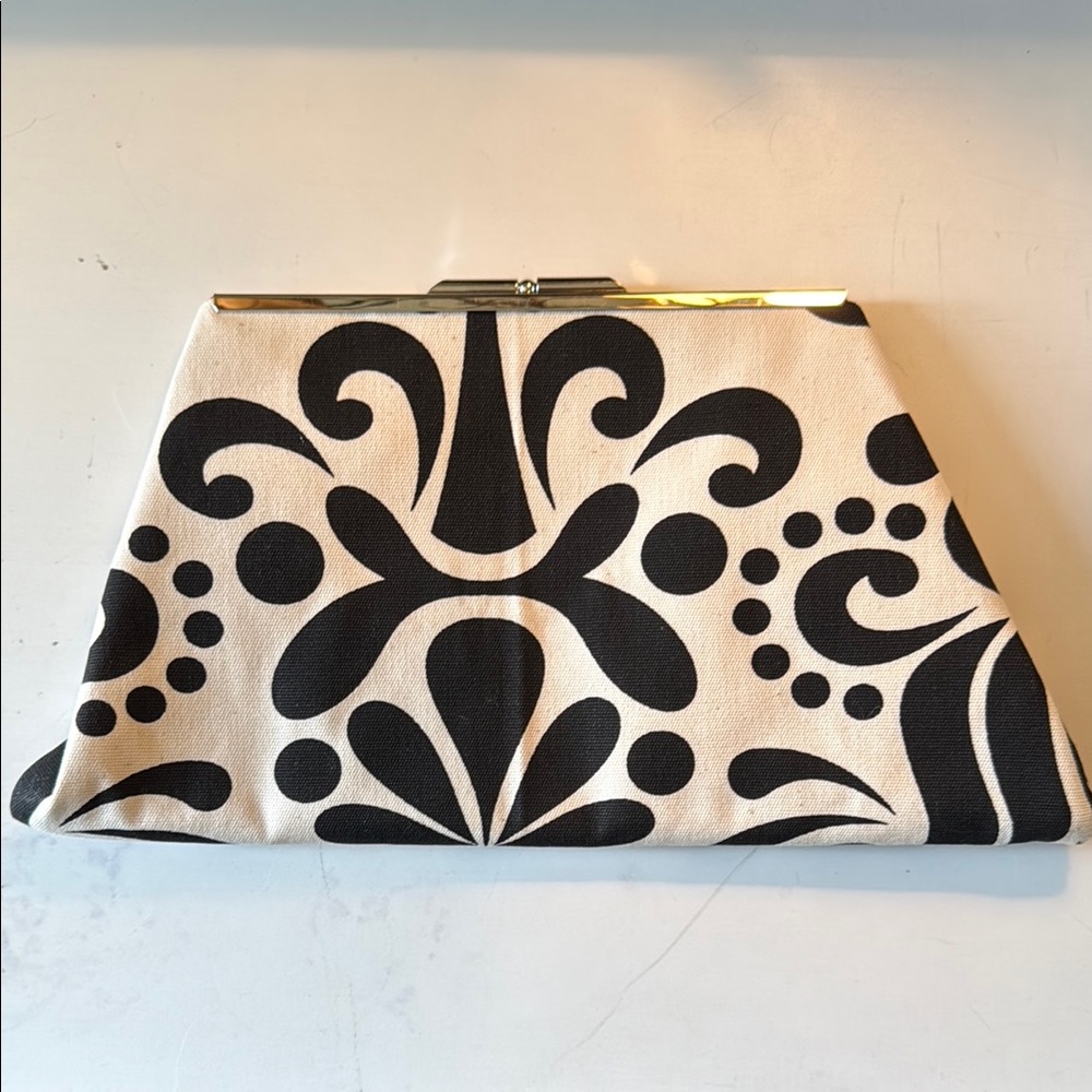 Vintage-Inspired Black and White Floral Clutch